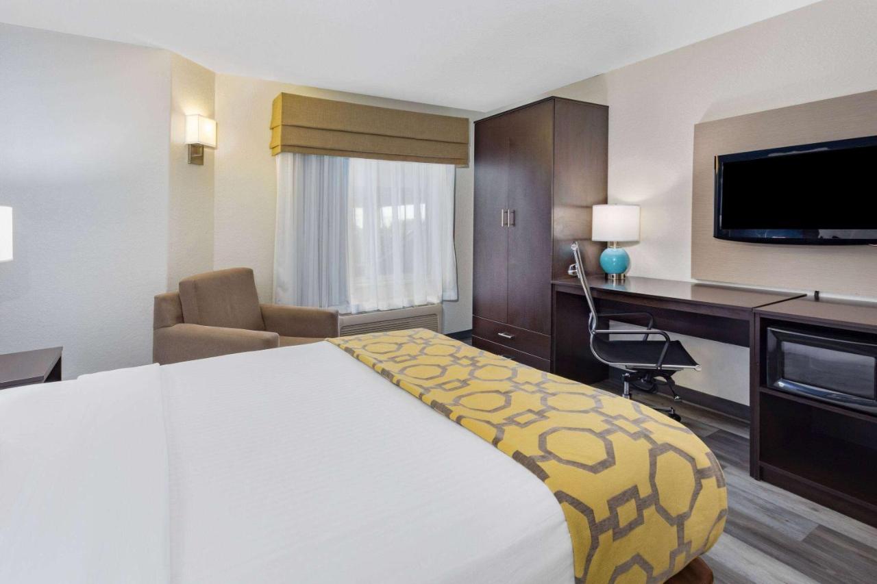 Baymont By Wyndham Milan Hotell Exteriör bild