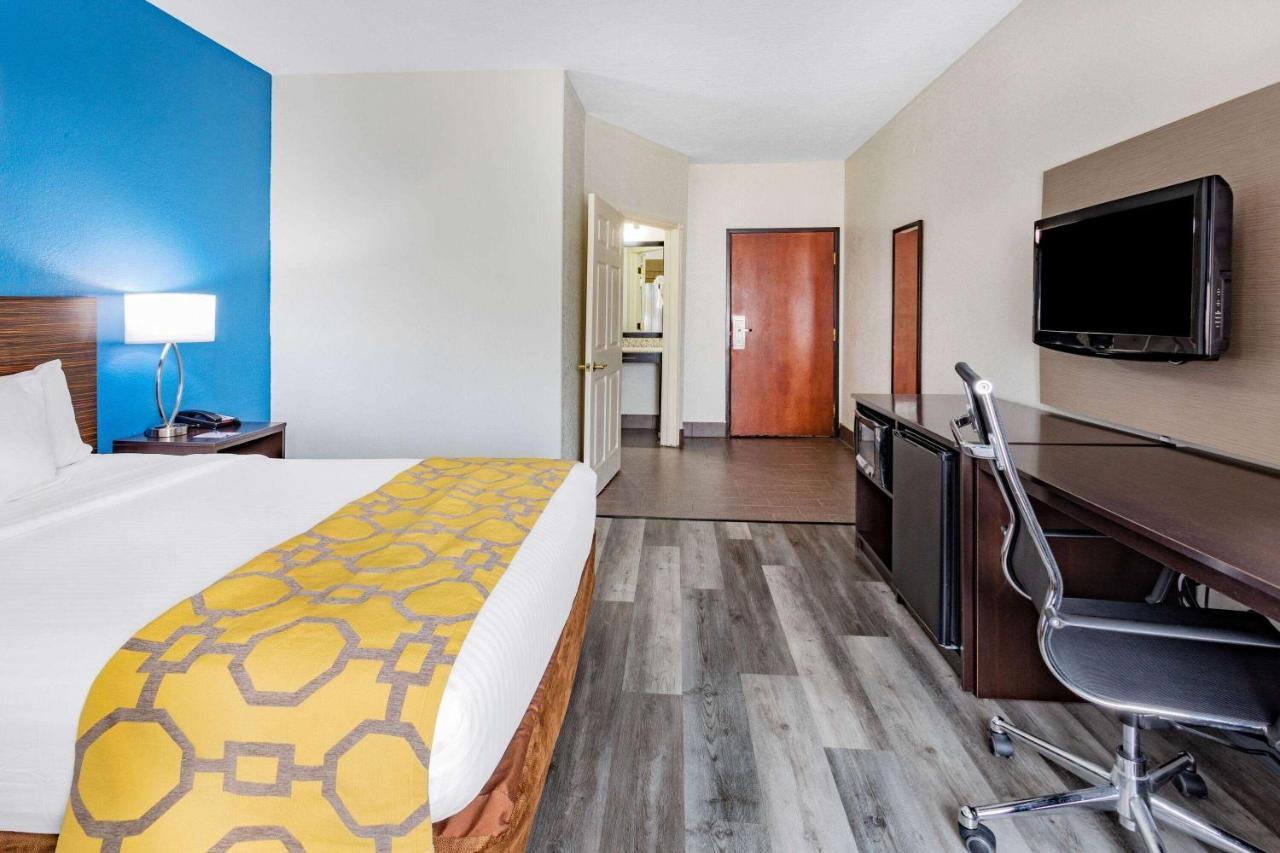 Baymont By Wyndham Milan Hotell Exteriör bild